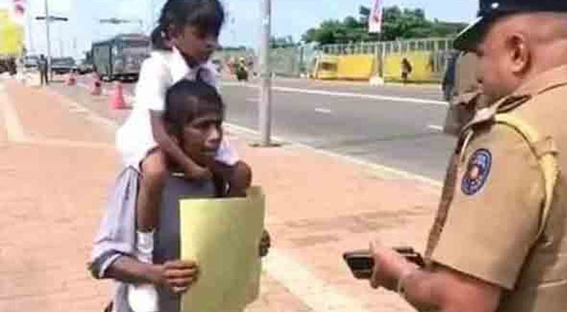 எனது பிள்ளையை பாடசாலையில் இணைத்துக் கொள்ளுங்கள்: ஜனாதிபதி செயலகத்திற்கு முன்பாக மன்றாடிய தாய்