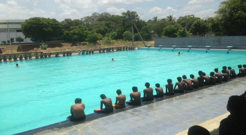 வடக்கின் பிரபல தமிழ் வைத்தியரும் அவரது கூட்டாளிகளும் இயக்கிய கிளி நொச்சி நீச்சல் தடாகம் விளையாட்டு அமைச்சு  மீண்டும் கைப்பற்றியது.