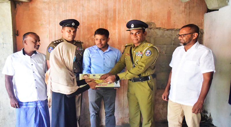 மின்சாரம் தாக்கி உயிரிழந்த காவத்தமுனை மீனவரின் குடும்பத்திற்கு தியாகி அறக்கொடை நிதியம் மனிதாபிமான உதவி