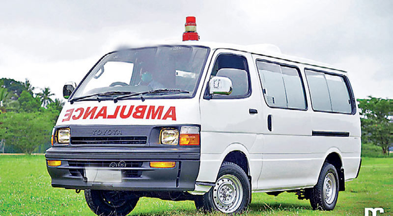 கொழும்பு வைத்தியசாலையின் மூன்று அம்புலன்ஸ் சாரதிகள் பணி இடைநிறுத்தம்