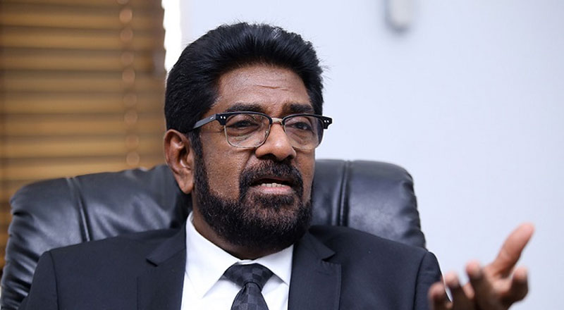 சுகாதாரத் துறையில் நிலவும் பிரச்சினைகள் தொடர்பில் கண்டிக்கப்பட்ட அமைச்சர் கெஹலிய உட்பட அதிகாரிகள்