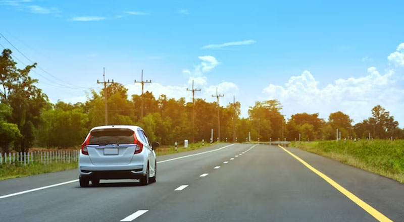 தனது காதலியின் பிறந்தநாளில் சர்ப்ரைஸ் செய்ய காரை திருடிய நபர்