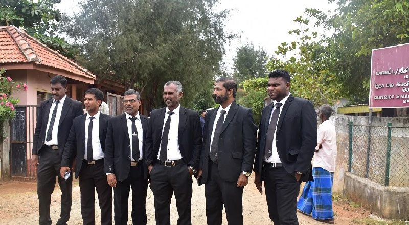 நீதித்துறைக்கு அச்சுறுத்தல்: மன்னாரில் சரத் வீரசேகரவிற்கு எதிராக  சட்டத்தரணிகள் போர்க்கொடி