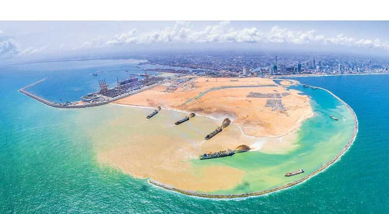 மக்கள் பாவனைக்காக திறந்து வைக்கப்பட்டுள்ள போர்ட் சிட்டியின் செயற்கை கடற்கரை!