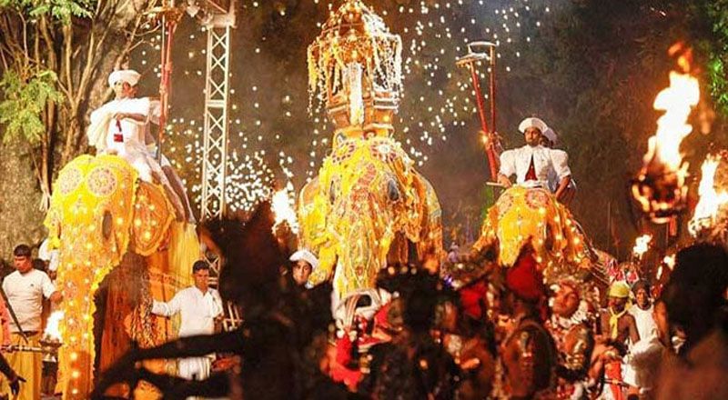 தலதா பெரஹேராவுக்கு 13 மில்லியன் மின்சார கட்டணம் செலுத்த வேண்டும்: மின்சார சபை அறிவிப்பு