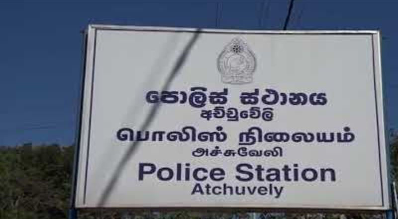 பொலிசார் முன்னிலையில் தீக்குளிக்க முயன்ற தந்தை!