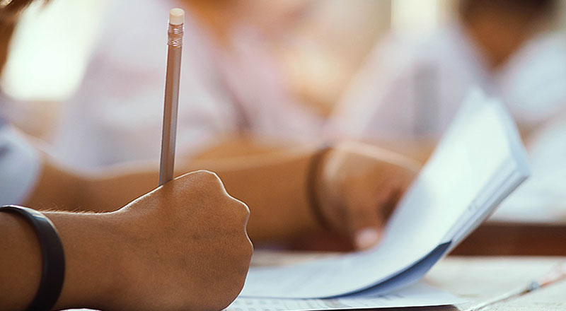 க.பொ.த பரீட்சைகள் தொடர்பில்  தெரிவுக்குழு  முன்வைத்துள்ள பரிந்துரைகள்!