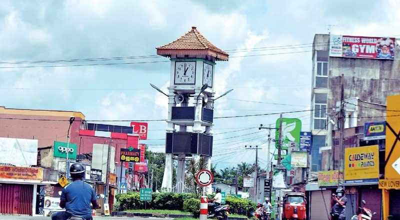 மினுவாங்கொடை வர்த்தகர்களிடம் மில்லியன் கணக்கில் கப்பம் வசூலிக்கும் கும்பல்