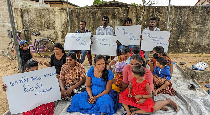 முல்லைத்தீவில் மீள்குடியேற்றக் கூறி உண்ணவிரத போராட்டம்