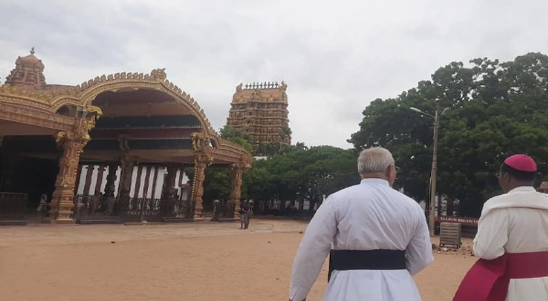 யாழ். நல்லுார்க் கந்தனை தரிசித்த பாப்பரசரின் இலங்கை பிரதிநிதி