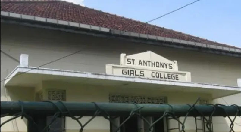 கட்டுகஸ்தோட்டை புனித அந்தோனியார் பாடசாலையின் முன்னாள் அதிபரைத் தேடி சிஐடியினர் விசாரணை