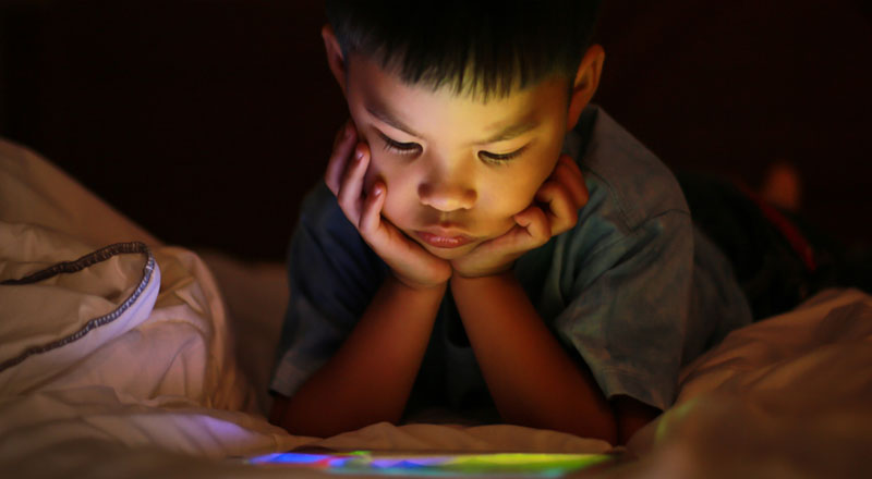 அதிக திரை நேரம் குழந்தைகளின் ஆரோக்கியத்தை பாதிக்கிறது: சுகாதார அதிகாரி