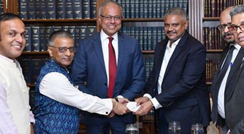 இந்தியாவிடமிருந்து இலங்கைக்கு  மீண்டும் நிதி உதவி: கையளித்தார் உயர்ஸ்தானிகர்