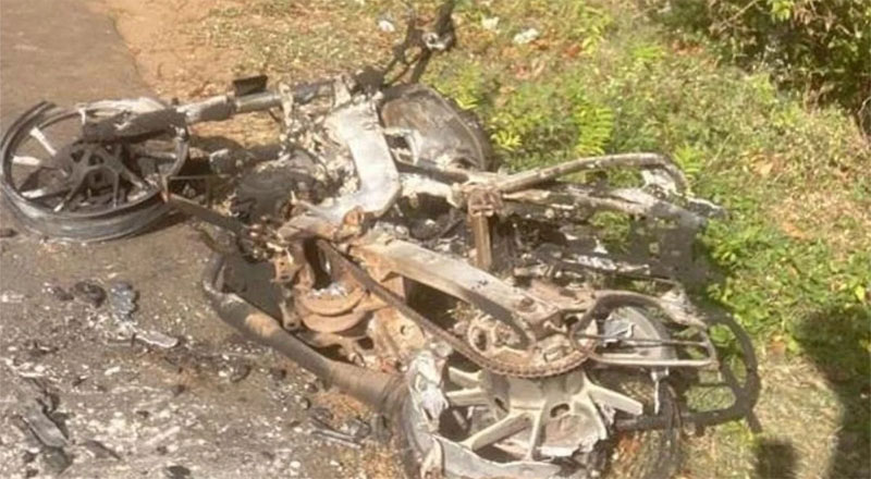 உரும்பிராயில் நிறுத்தி வைக்கப்பட்டிருந்த மோட்டார் சைக்கிளுக்கு  தீ வைத்து எரிப்பு