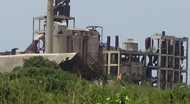 காங்கசந்துறை சீமெந்து தொழிற்சாலையில் 1 1/2 கோடி பெறுமதியான இரும்பு திருடிய 22 பேர் கைது!