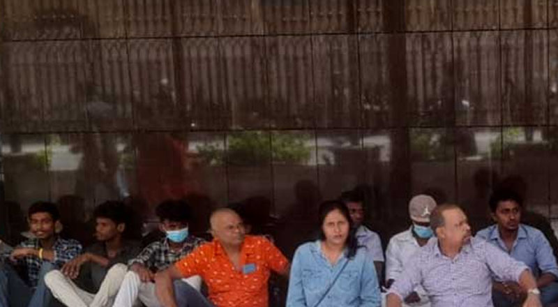 மத்திய வளாகத்தில் பதற்றம்: பலவந்தமாக நுழைந்த ஒன்பது பேர் கைது