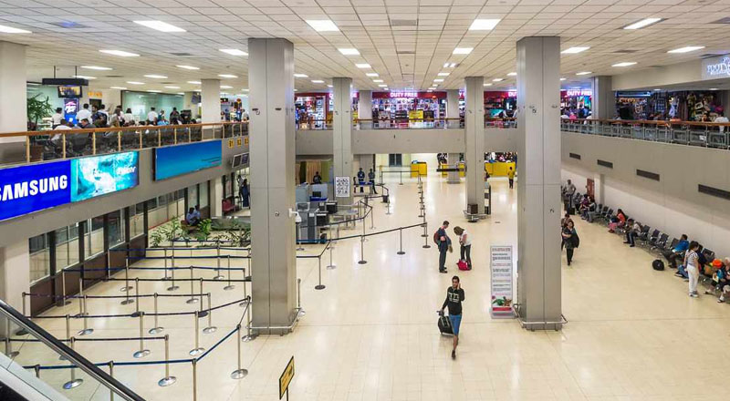 போலி கடவுச்சீட்டில் நெதர்லாந்து செல்ல முயன்ற இந்திய தம்பதியினர் கைது