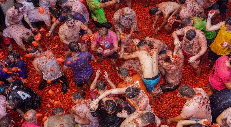 ஸ்பெயினில் கொண்டாடப்படும் தக்காளி திருவிழா