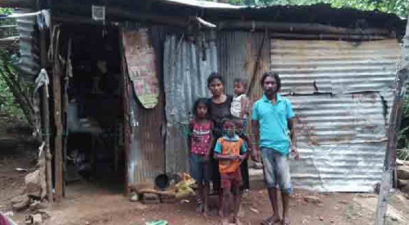 வி.ஐ.பி ஒருவரால் பசியில் வாடிய ஏழைக் குடும்பம்! பலாக்காயை சுமந்தவாறு தந்தை காத்திருப்பு