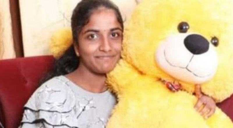 வவுனியா மாவட்டத்தில் முதல் இடம் பெற்ற மாணவி!