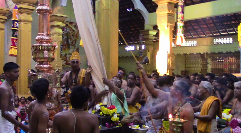 வரலாற்று சிறப்புமிக்க  வடமராட்சி  வல்லிபுர ஆழ்வார் ஆலய கொடியேற்றம்!