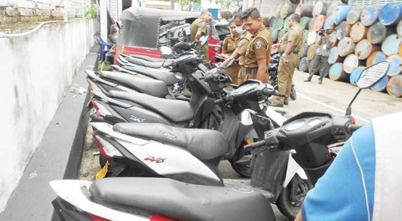 தொடர் கொள்ளைகளில் ஈடுபட்ட இளைஞன்: உறுதுணையாக இருந்த தாயும் கைது