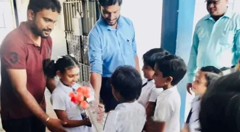 மீண்டும் பாடசாலைக்கு சென்றுள்ளார்  வைசாலி!