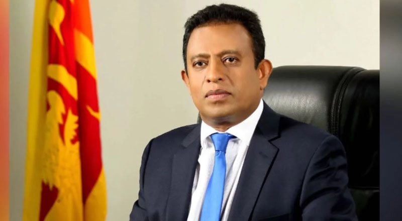 வீண் விரயம் செய்யும் பாதுகாப்புச் செயலாளரும்  இராணுவத் தளபதியும்: செலவிடும் அரச நிதியை குறைக்க வேண்டும்!