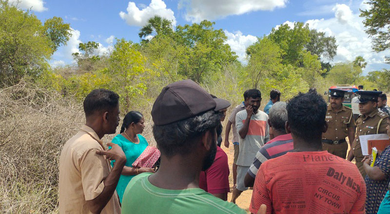 பொலிஸ் பாதுகாப்புடன் அரச காணி பிடிக்க சென்ற ஊடகவியலாளர்: பிரதேச மக்களால் விரட்டியடிப்பு