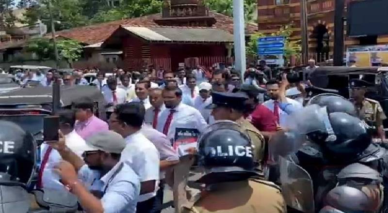போராட்டம் காரணமாக கொழும்பு சாரதிகளுக்கு முக்கிய அறிவிப்பு!