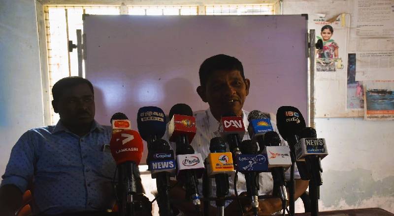 கடல் வளத்தை பங்கு போடவும்,எமது நிலங்களை இன்னும் ஓர் நாட்டிற்கு விற்பதற்கு அனுமதிக்கப் போவதில்லை!