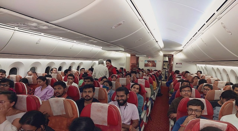 இஸ்ரேலில் இருந்து 235 பேருடன் புறப்பட்ட இந்திய விமானம்
