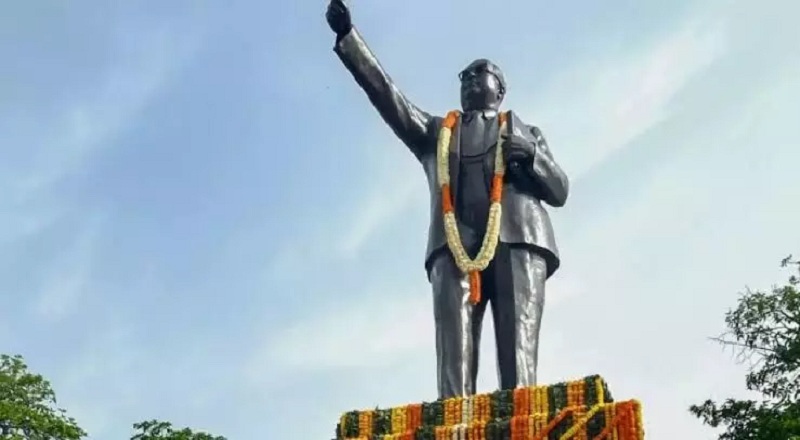 அமெரிக்காவில் திறக்கப்பட்ட அம்பேத்கரின் 19 அடி உயர சிலை