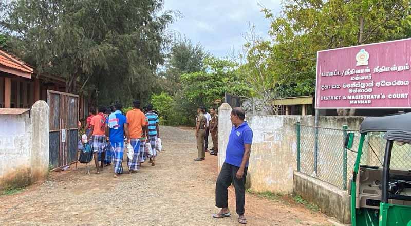 15  இந்திய மீனவர்களையும் விளக்கமறியலில் வைக்க மன்னார் நீதிமன்றம் உத்தரவு!.