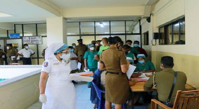 தொழிற்சாலையில் இருந்து வெளியேறிய நச்சுப் புகை - பெண் உட்பட இருவர் வைத்தியசாலையில்!