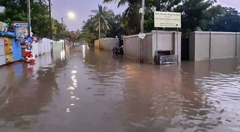 நிலவும் சீரற்ற காலநிலை: மூடப்படும் பாடசாலைகள்