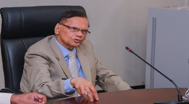 சுகாதார அமைச்சரை மாற்றுவது நாட்டின் பிரச்சினைக்குத் தீர்வாகாது என்கிறார் பீரிஸ்!