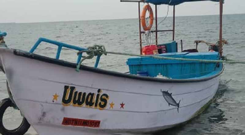 இலங்கைக்கு  தடை செய்யப்பட்ட பொருட்கள் கடத்தல்: நடுக்கடலில் தீவிர விசாரணை!