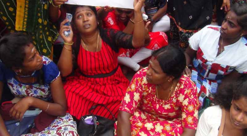 மூன்று மாதங்களாக சம்பளம் கிடைக்கவில்லை! போராட்டத்தில் குதித்த ஆடைத் தொழிற்சாலை தொழிலாளர்கள்
