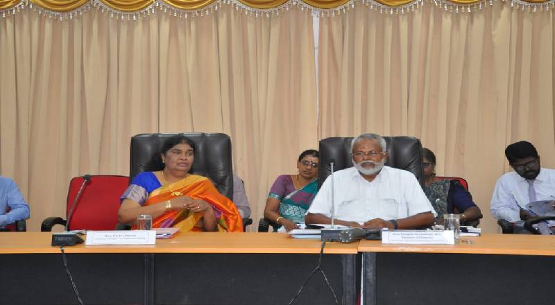 குறிகட்டுவான் இறங்குதுறையில் போக்குவரத்திற்கு இடையூறு ஏற்படுத்தக் கூடாது - டக்ளஸ் வலியுறுத்தல்!