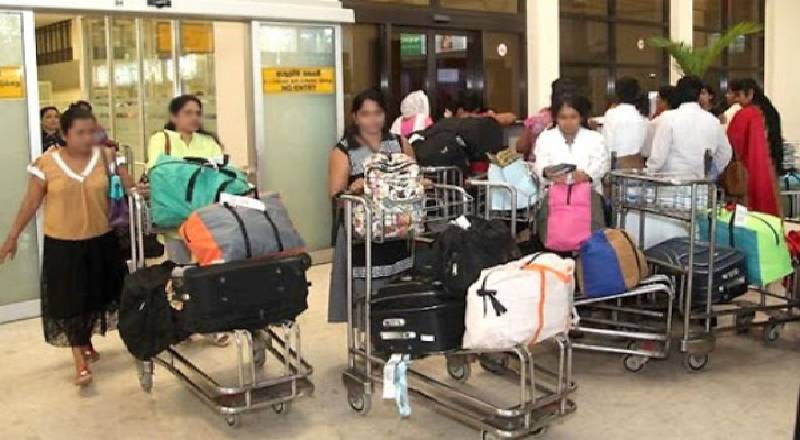 குவைத்திலிருந்து நாடுகடத்தப்பட்ட இலங்கையர்கள்!