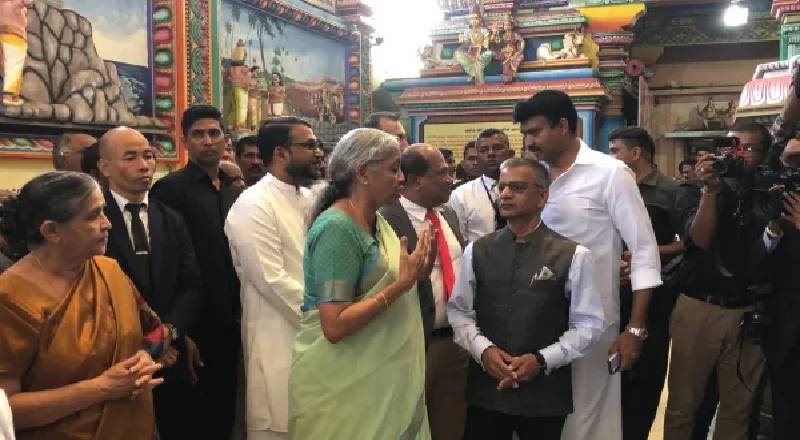 திருக்கோணேஸ்வரத்தில் விசேட வழிபாட்டில் கலந்துகொண்ட இந்திய நிதி அமைச்சர்!