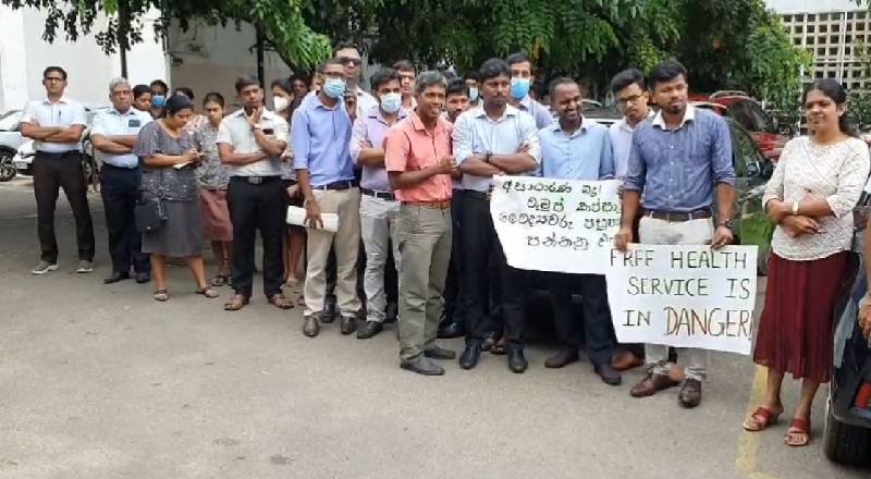 நிறுத்தப்பட்டது வைத்திய அதிகாரிகள் சங்கத்தினரின் போராட்டம்!