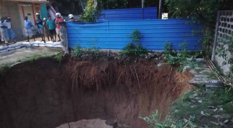 யாழ். பொலிகண்டியில் திடீரென தாழிறங்கிய கிணறு:  விரைந்து செயற்பட்ட பிரதேச சபை