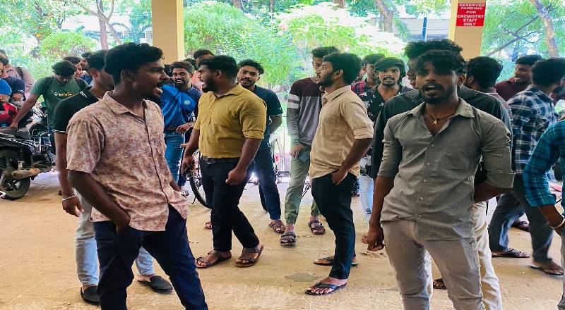 சட்டத்தரணி சுவாஸ்திகா உரை விவகாரம் - யாழ்.பல்கலை மாணவர்கள் போராட்டம்!