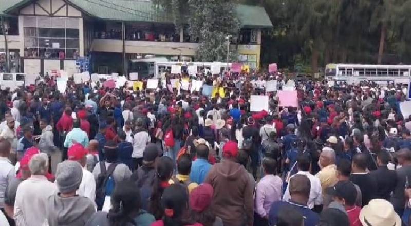 நுவரெலியாவில் ஆயிரக்கணக்கானோர் திரண்டு பாரிய போராட்டம்!