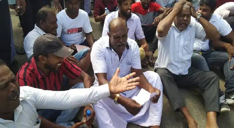 யாழ் மாவட்ட செயலகத்தை முடக்கி பாரிய முற்றுகைப் போராட்டம்!