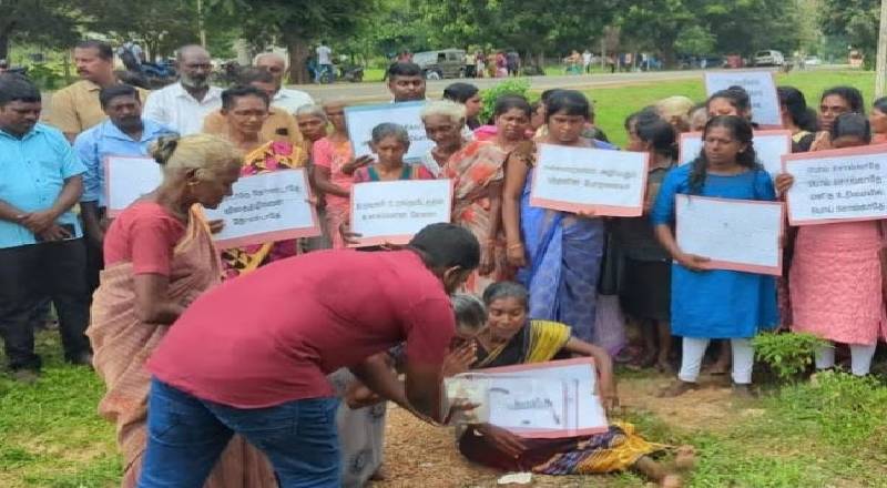 துயிலும் இல்லக் காணியை விடுவிக்குமாறு முல்லையில் உறவுகள் போராட்டம்!