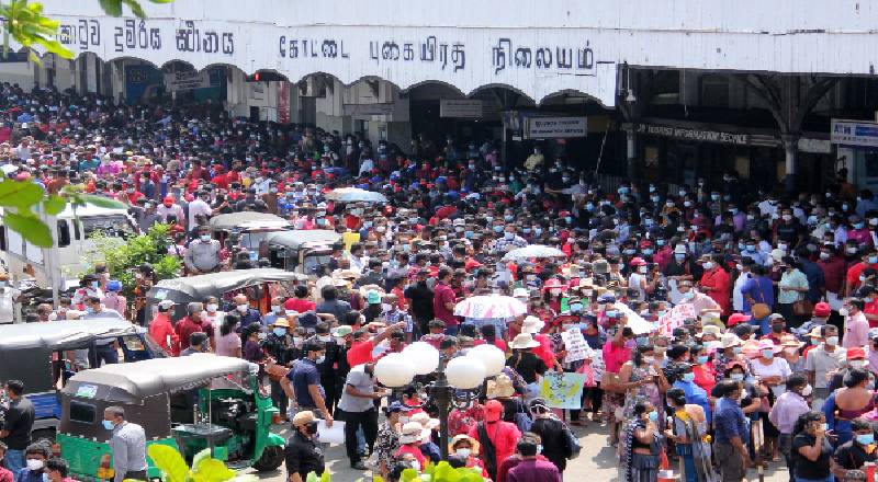 போராட்டப் பேரணியால் பாரிய நெருக்கடியில் வீதிப் போக்குவரத்து!