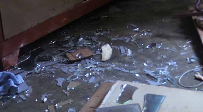 கொடிகாமத்தில் வன்முறைக்குழு தாக்குதல்: நகை மற்றும் பணம் கொள்ளை